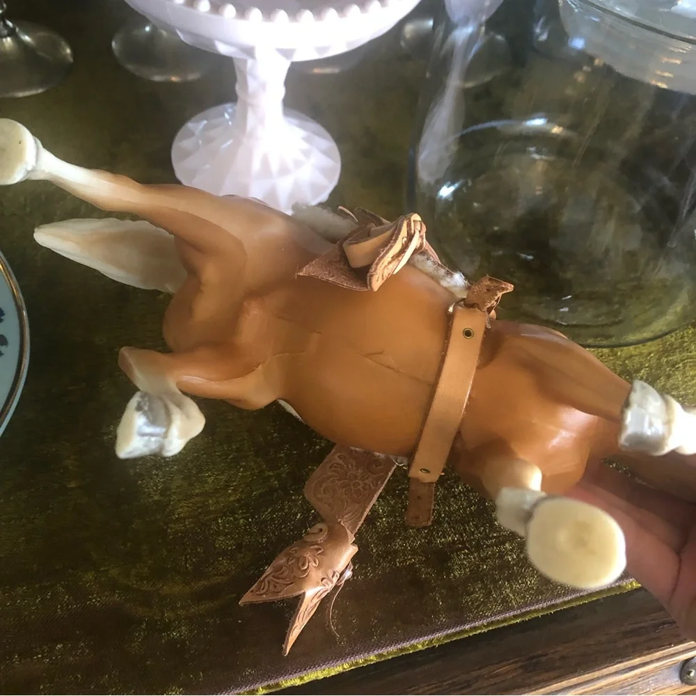 Vintage Breyer Mustang Western Bananza Palomino Horse
